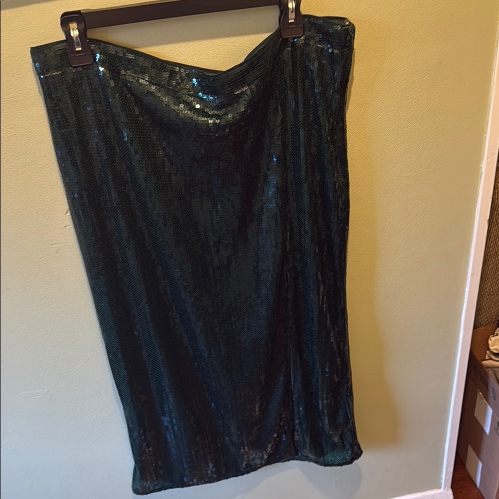 Sequin Skirt in Shimmering Green